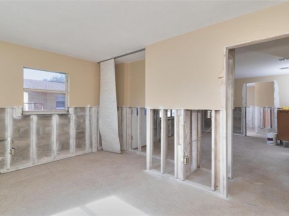 saint-petersburg-florida-81389989 picture