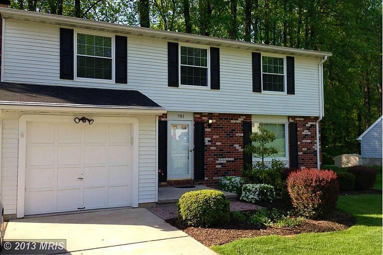 1st image of 701 Fox Bow Dr