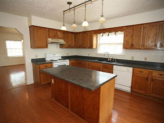 3rd image of 1622 Meadowthorpe Ave