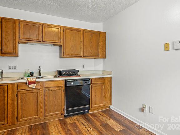 4th image of 5924 Amity Springs Dr
