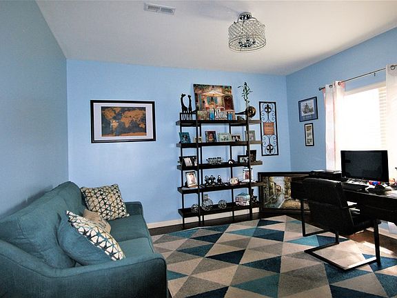 2nd image of 6 Sweetwater Park Dr