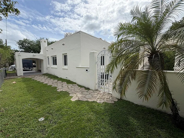 533 Minorca Ave — Photo 12