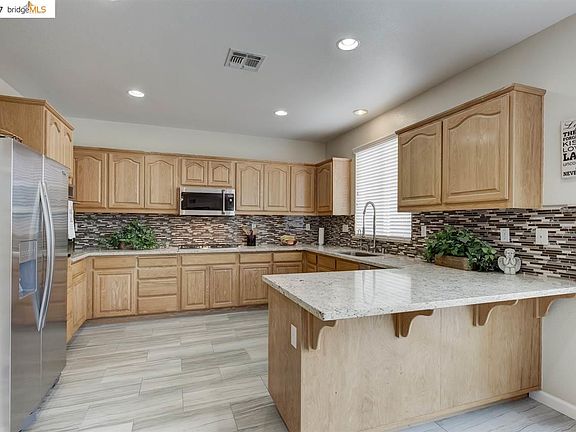 5th image of 2333 Cambridge Dr