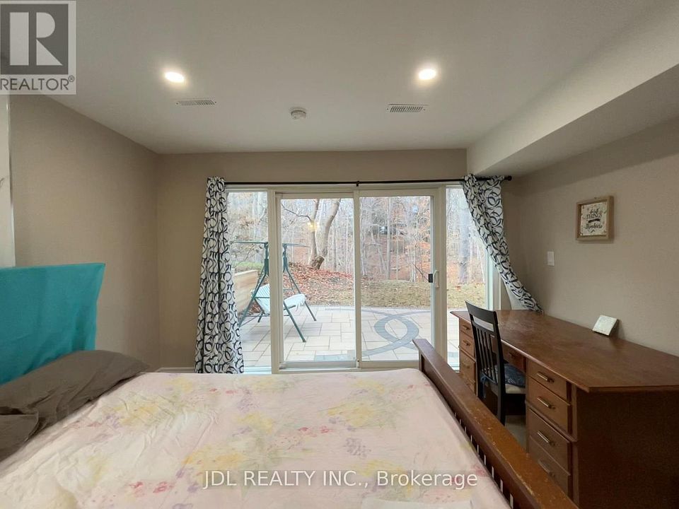 1st image of 62 Banstock Dr Room 3