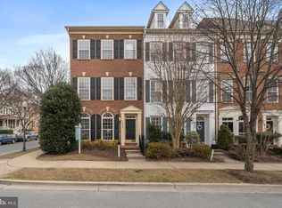 902 Featherstone St, Gaithersburg, MD 20878