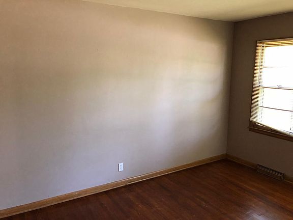 4th image of 132 Novak St