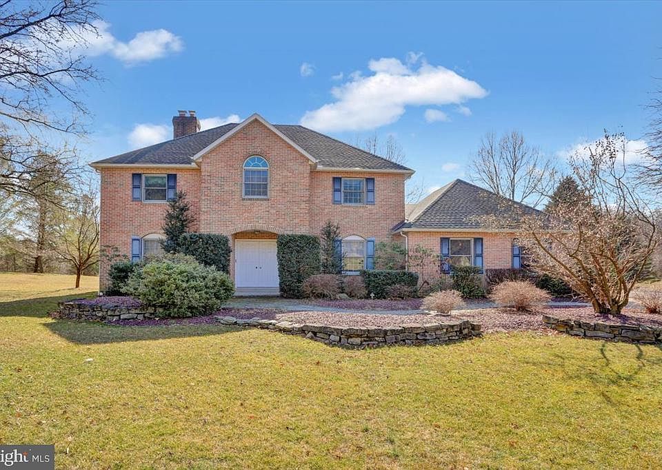 1st image of 14 High Meadow Ln