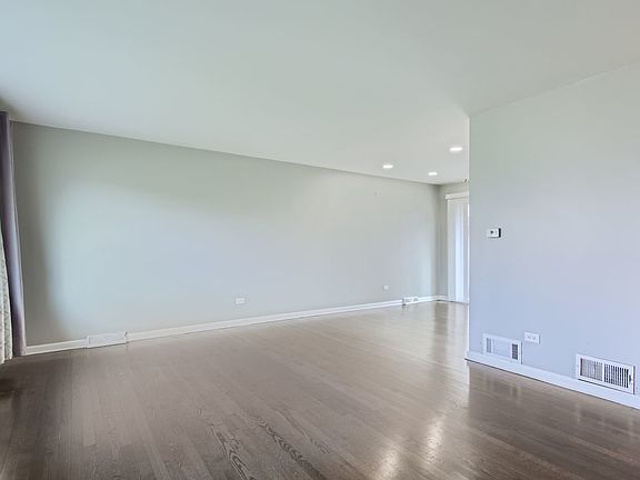 3rd image of 10403 Barnard Dr