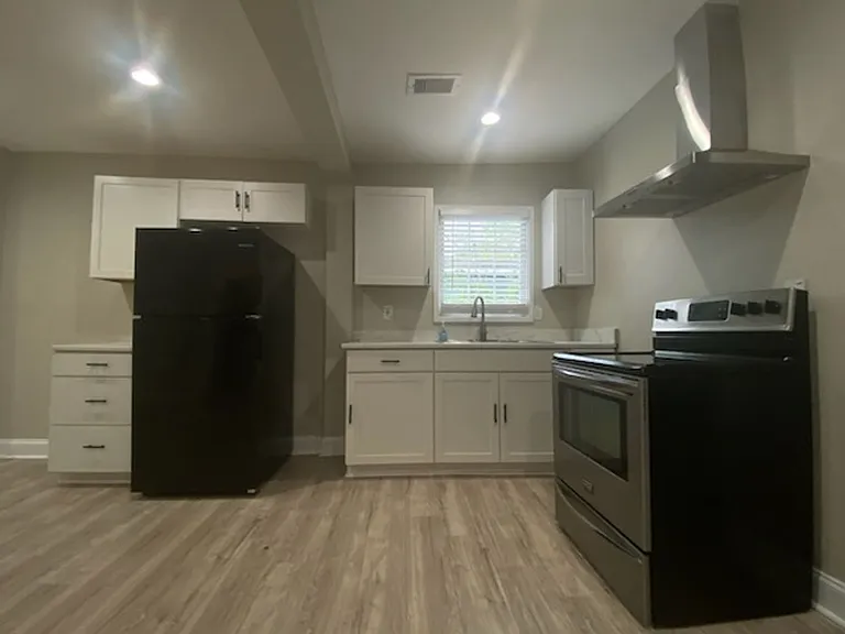 1528 Wellworth Ave — Photo 6