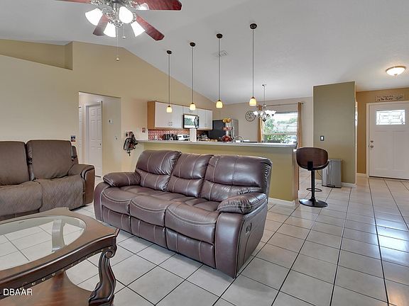5th image of 2157 Clearwater Dr