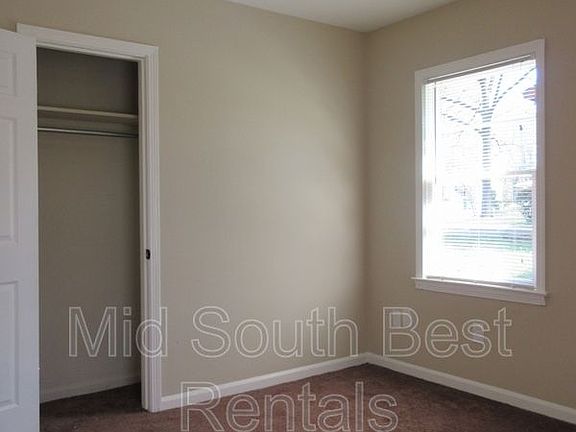 4th image of 2169 Leyton Ave