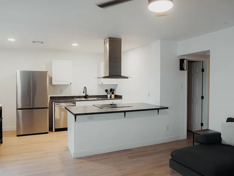 513 N 40th Ave — Photo 5