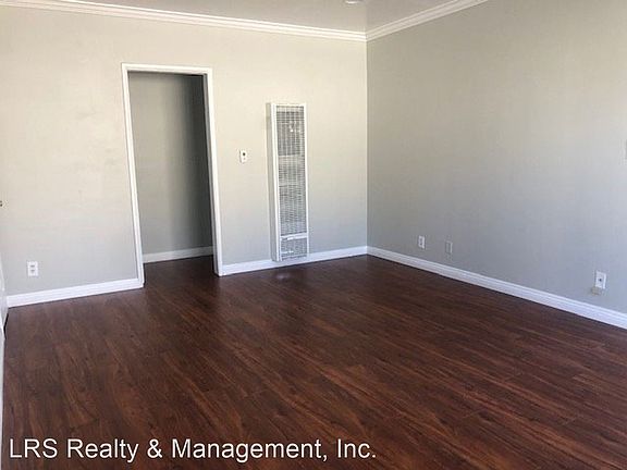 3rd image of 18325 Malden St APT 5