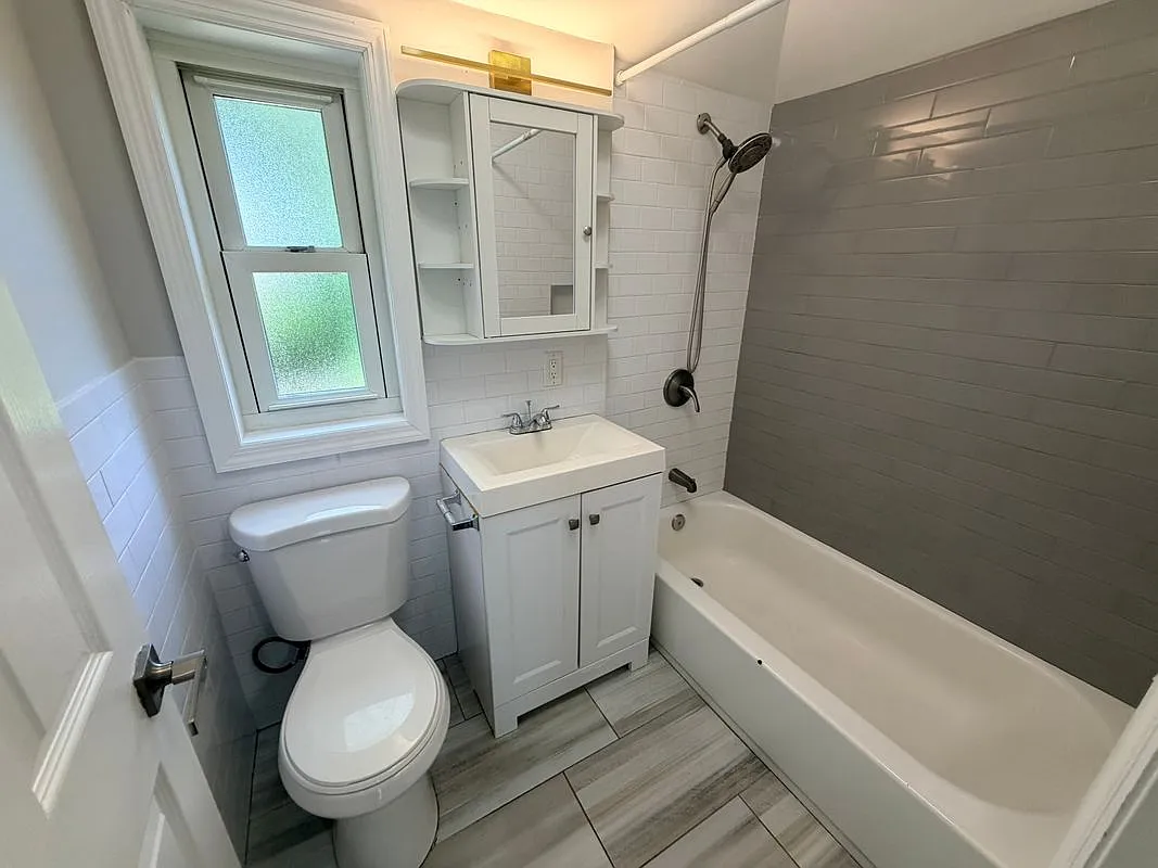 4 bed, 2.0 bath, 1900 sqft, $4,500 — Photo 3