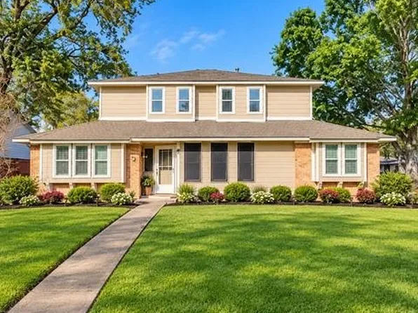 52 S Bachelor Button St, Lake Jackson, TX 77566