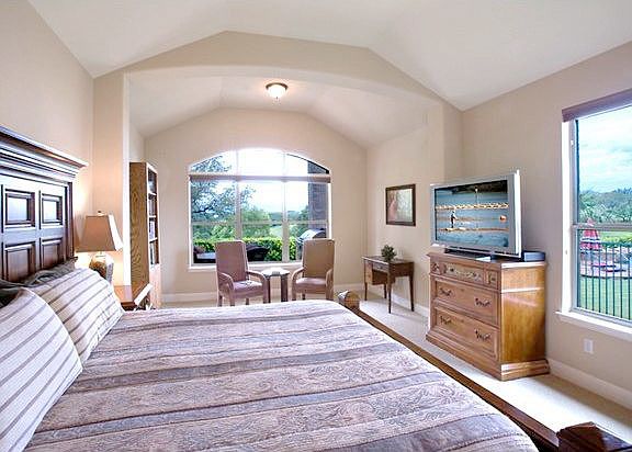 2nd image of 4104 Sugarloaf Dr