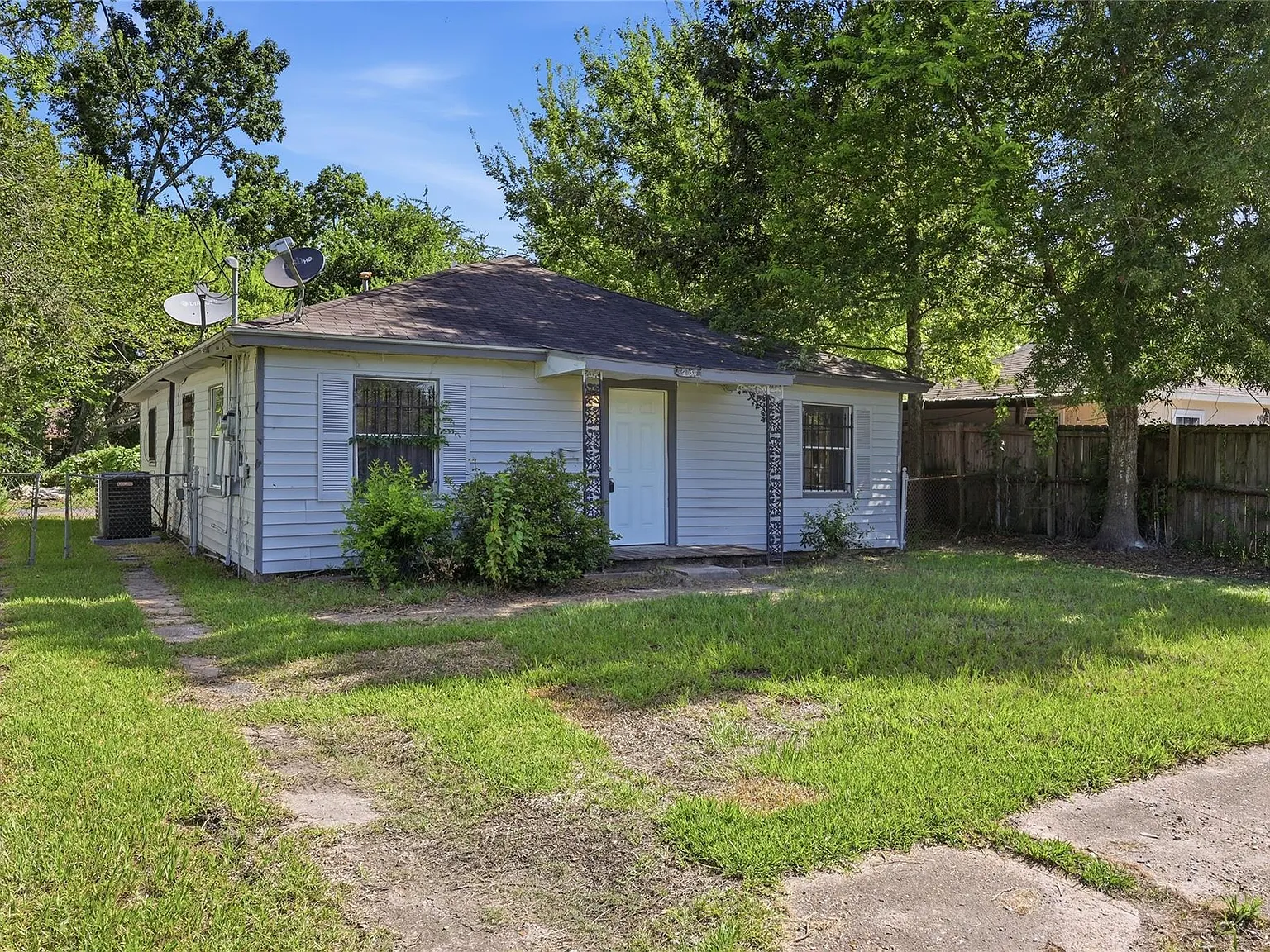 3 bed, 2.0 bath, 1244 sqft, $1,500 — Photo 2