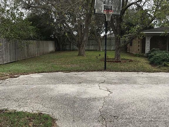 3rd image of 504 Honeydale Rd