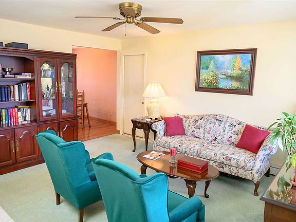 3rd image of 38 Robin Hill Pl