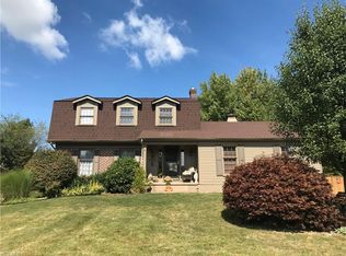 3218 Hummingbird Hill Dr, Poland, OH
