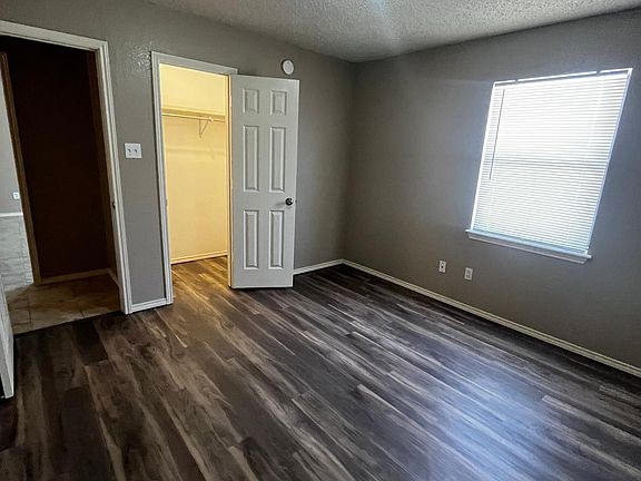 4th image of 4648 Erskine St