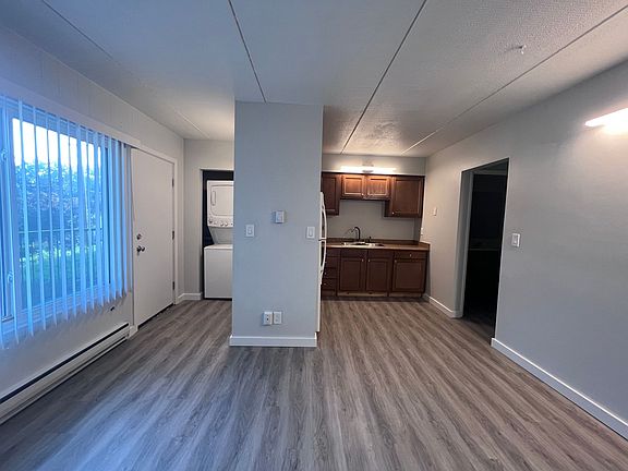 4th image of 536 Cedar St NE APT 2