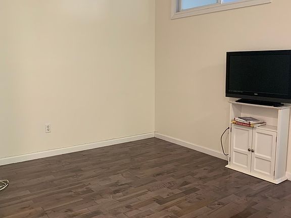 5th image of 377 Montgomery St APT E4