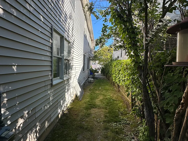 646 E Beech St #1 — Photo 4