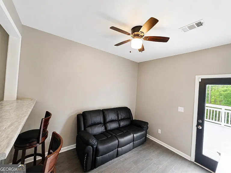 5589 River Rd #B — Photo 17