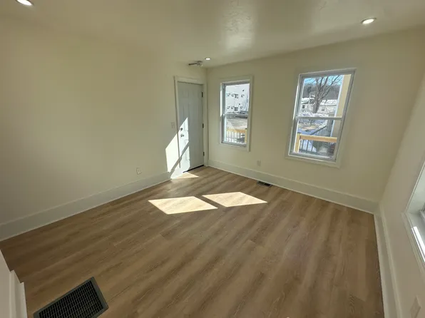 48 Esther St #1, Worcester, MA 01607