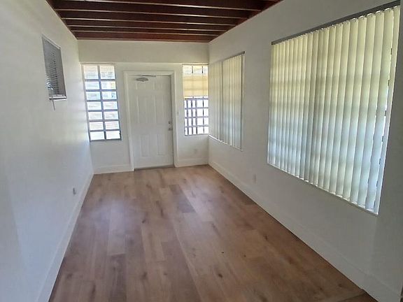 5th image of 881 SE 2nd Ct