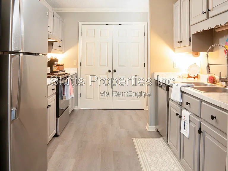 Creekside Apartments — Photo 18