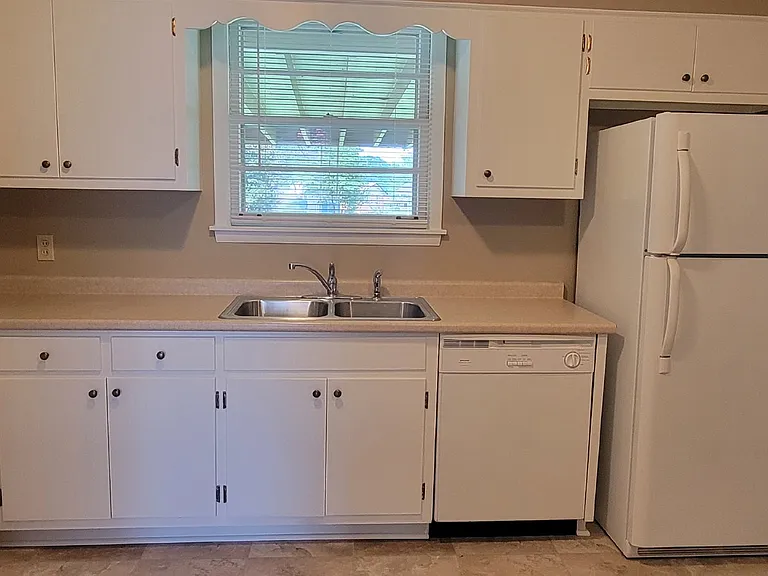 6408 Robinhood Ln NW — Photo 8