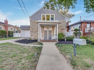 17 Oxford Street, Malverne, NY 11565