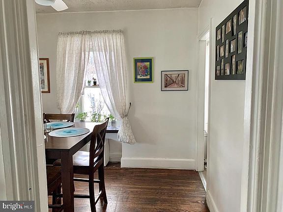 2nd image of 419 Green Ln APT 3