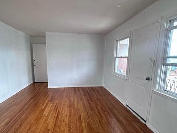 5th image of 680 Port Richmond Ave Floor 1