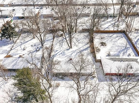 5th image of 7603 E 112th St