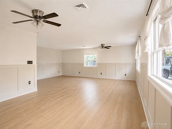 3rd image of 1737 Arapaho Dr