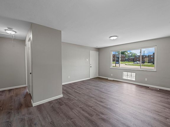 4th image of 3892-98 Brittany Cir #3898