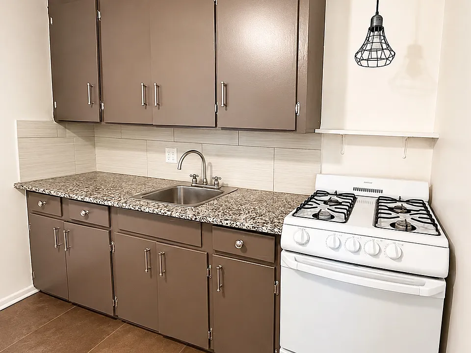 1715 N Linn Ave #2