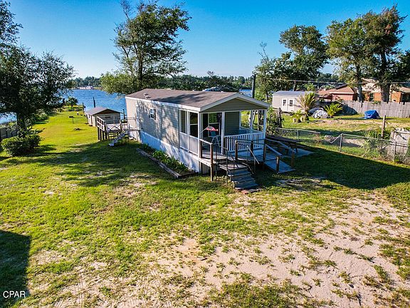 4th image of 303 Blackshear Dr