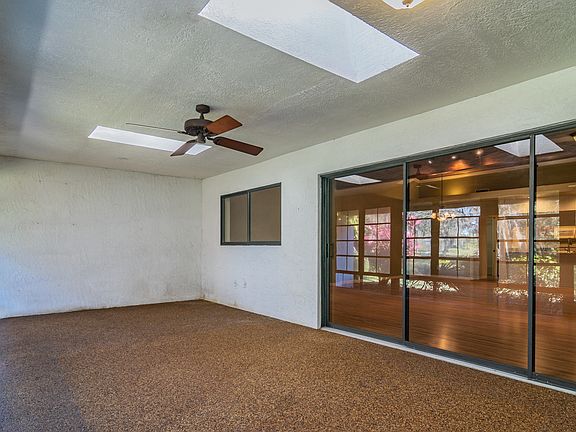 4th image of 33 Huntley Ct