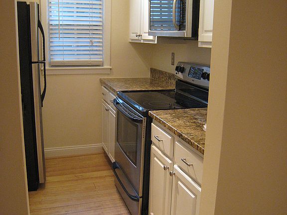 5th image of 822 S Arlington Mill Dr APT 102