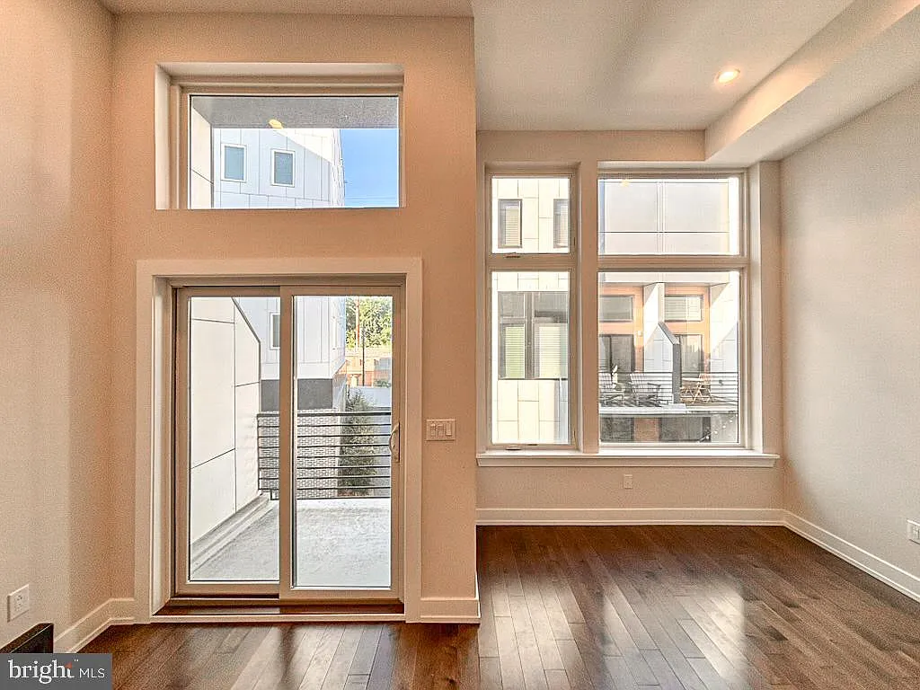 4 bed, 3.5 bath, 2144 sqft, $4,600 — Photo 4