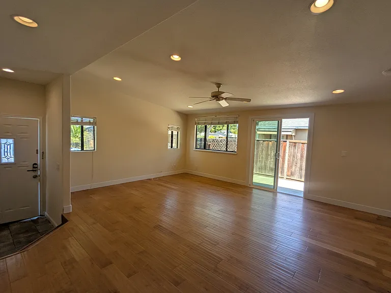 1122 Myrtle Dr — Photo 6
