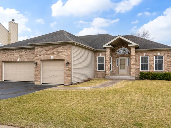 11 Glenbrook Cir, Gilberts, IL 60136