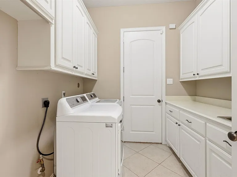 79 Melrose Dr — Photo 16