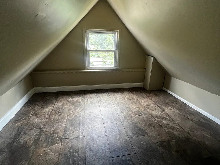 Bennett Ave — Photo 10