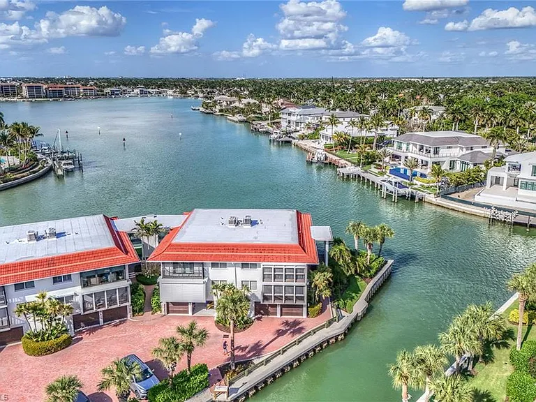 2258 Gulf Shore Blvd N #O1 — Photo 35