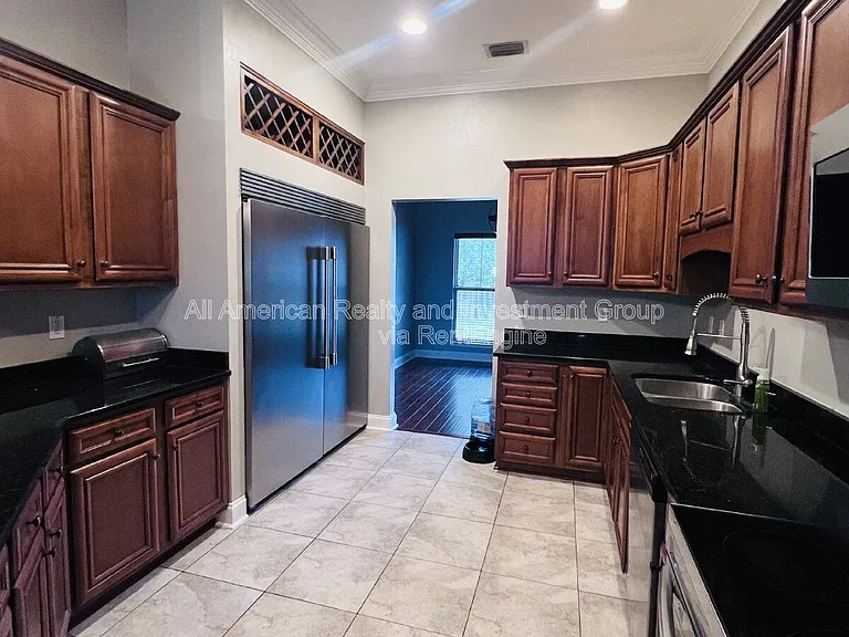 598 Emerald Ln — Photo 8